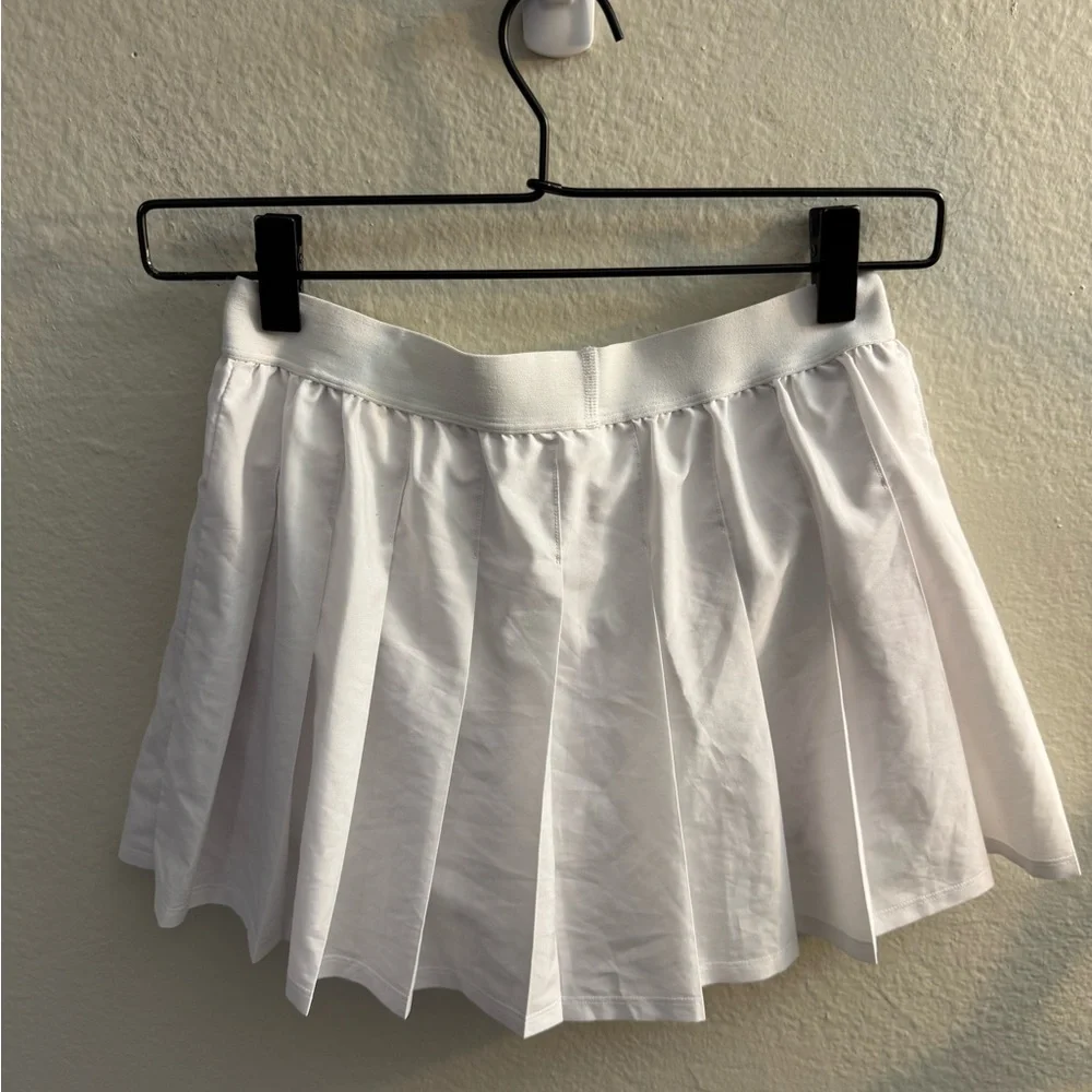 ALO YOGA Varsity Pleated Tennis Skirt Size S White Athletic Pickleball Bridal